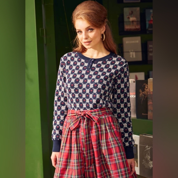 ModCloth (Pretty Vacant) When You Snow, You Snow Sweater - Picture 3 of 9